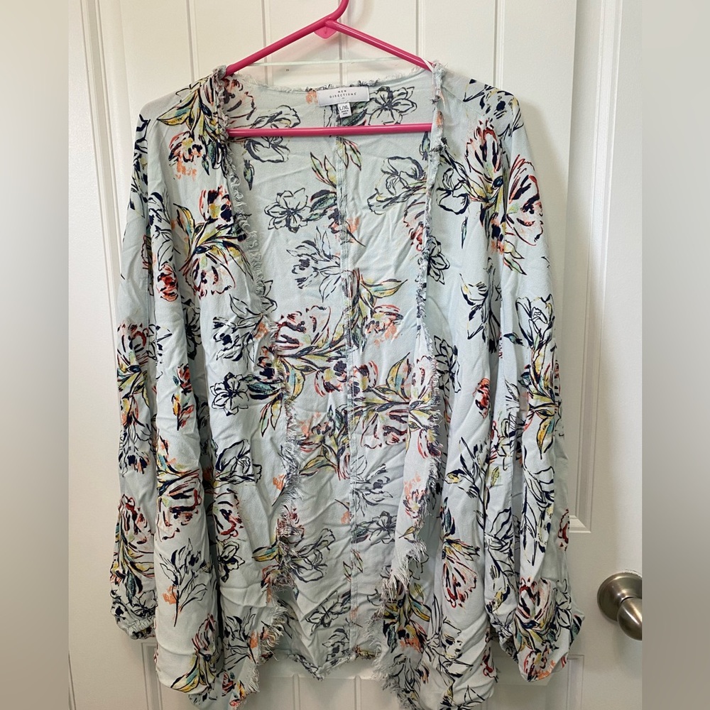 New Directions Cocoon Kimono. Size Large/XLarge. Open front. Light blue floral.